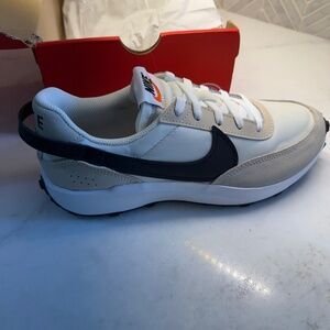 Women's Nike Waffle Debut Size 10 NWT